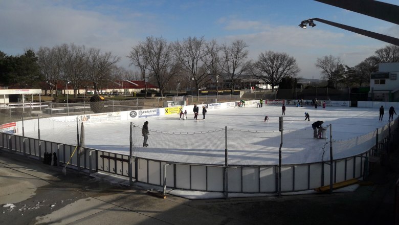 Kunsteisbahn Stockerau, © Erholungszentrum Stockerau, Guenter Lehner Kunsteisbahn Stockerau, © Erholungszentrum Stockerau, Guenter Lehner