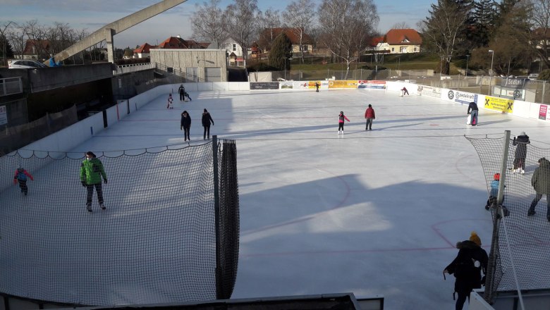 Kunsteisbahn Stockerau, © Erholungszentrum Stockerau, Guenter Lehner Kunsteisbahn Stockerau, © Erholungszentrum Stockerau, Guenter Lehner