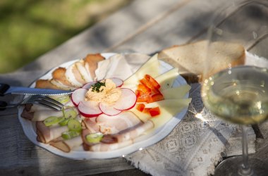 Heurigenjause, © Weinstraße Südliches Weinviertel / Astrid Bartl