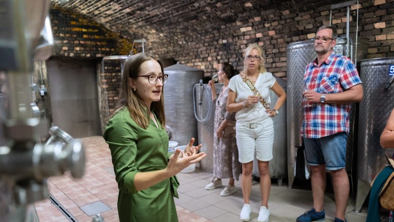 Kellerf&uuml;hrung mit der Winzerin, &copy; Carmen Scheiblhofer